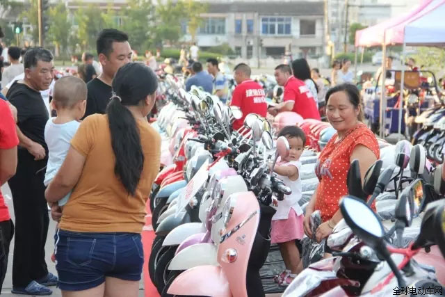 电动车充电器